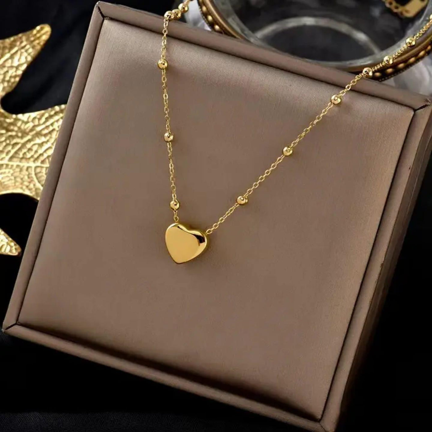 MINIMAL HEART NECKLACE