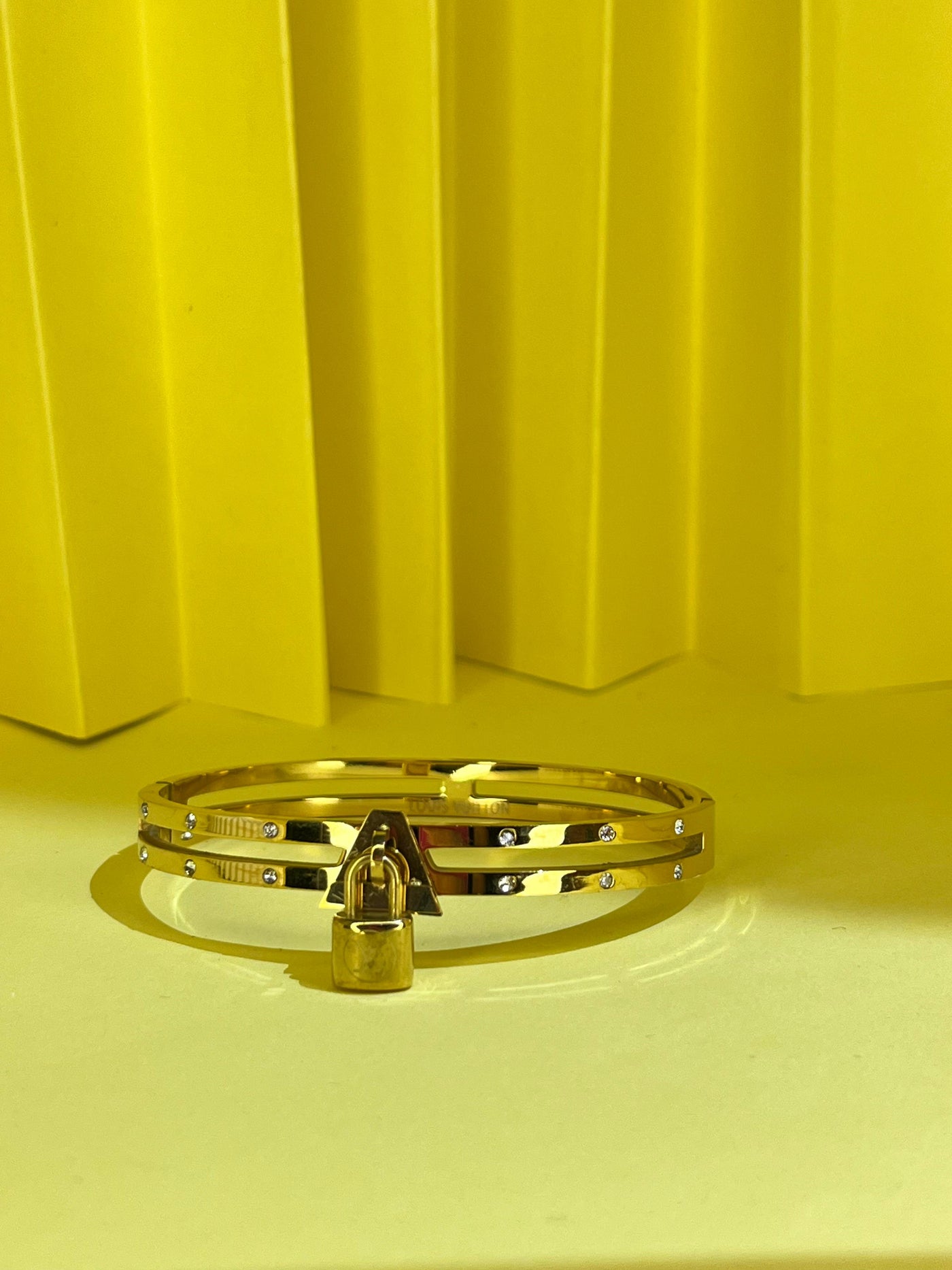 STAINLESS STEEL LOCK STYLE ARMLETS