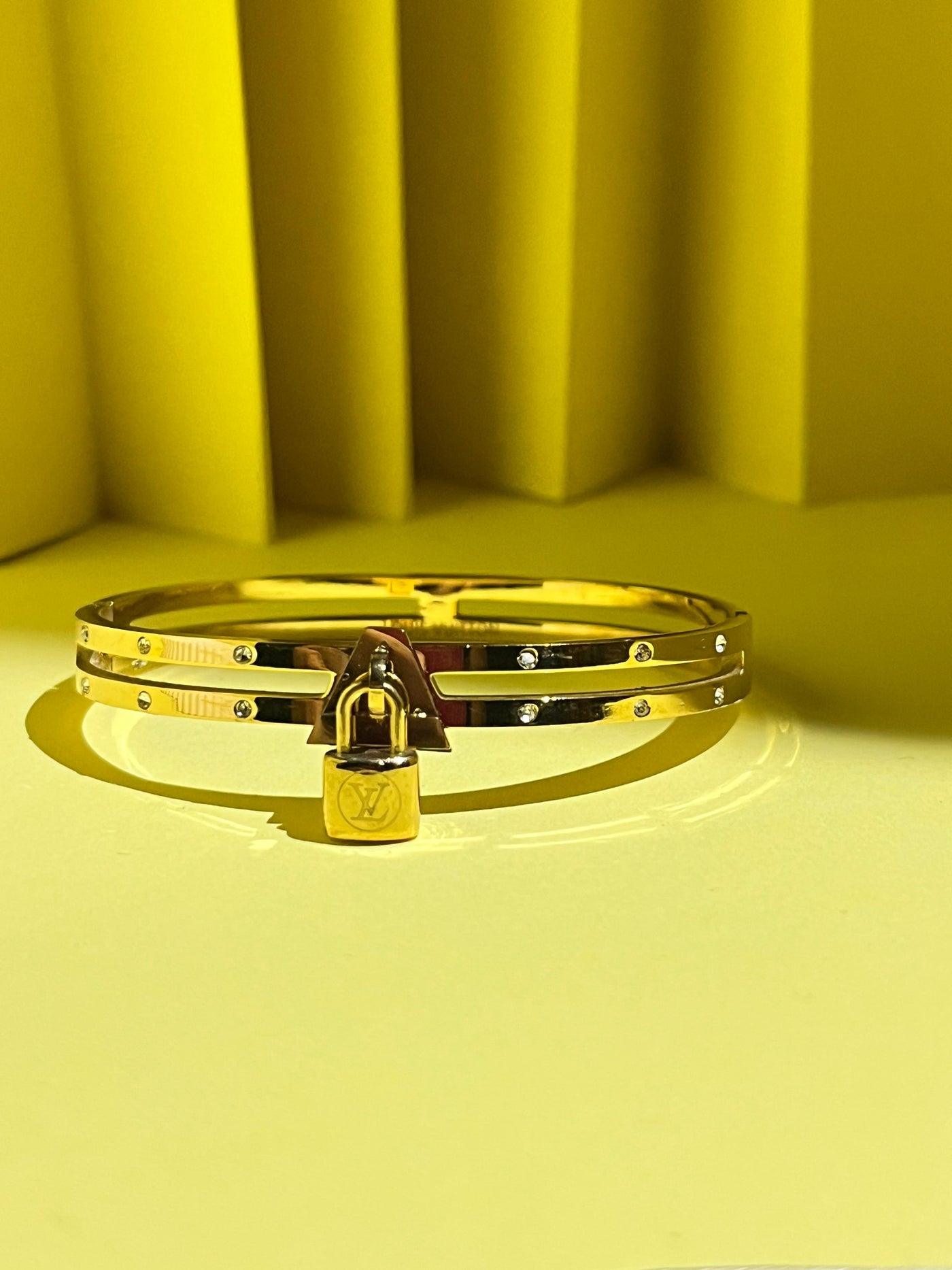 STAINLESS STEEL LOCK STYLE ARMLETS