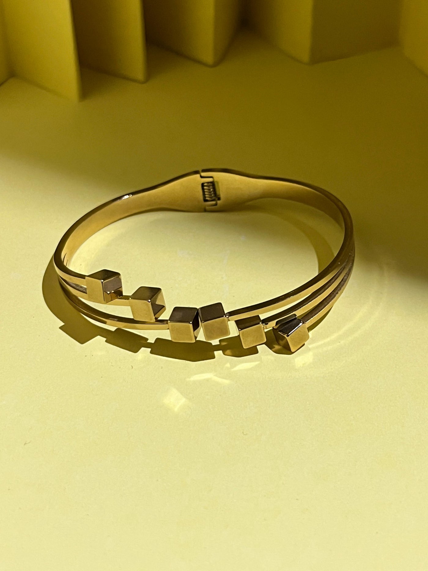 STAINLESS STEEL BOX STYLE ARMLETS