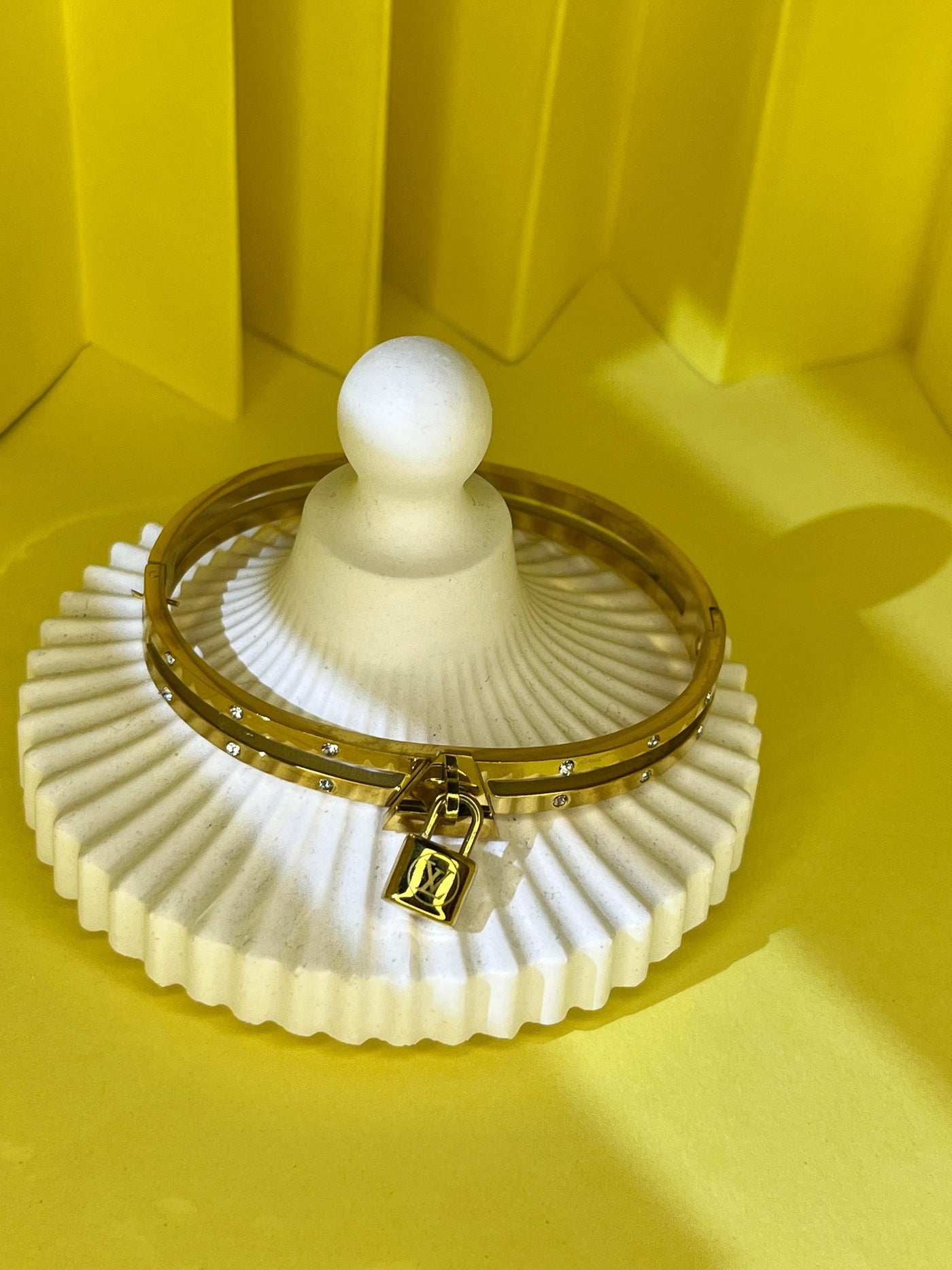 STAINLESS STEEL LOCK STYLE ARMLETS