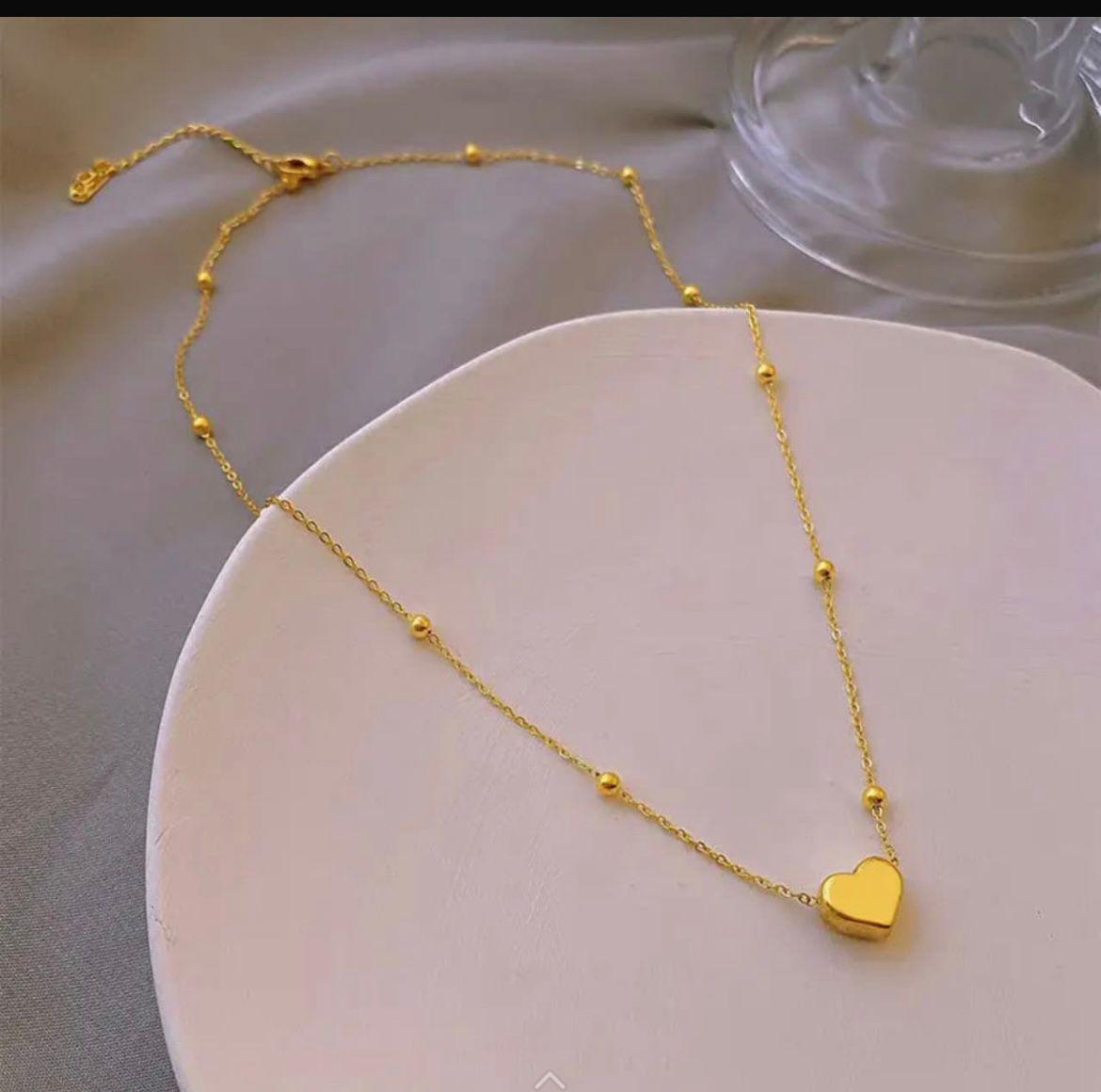 MINIMAL HEART NECKLACE